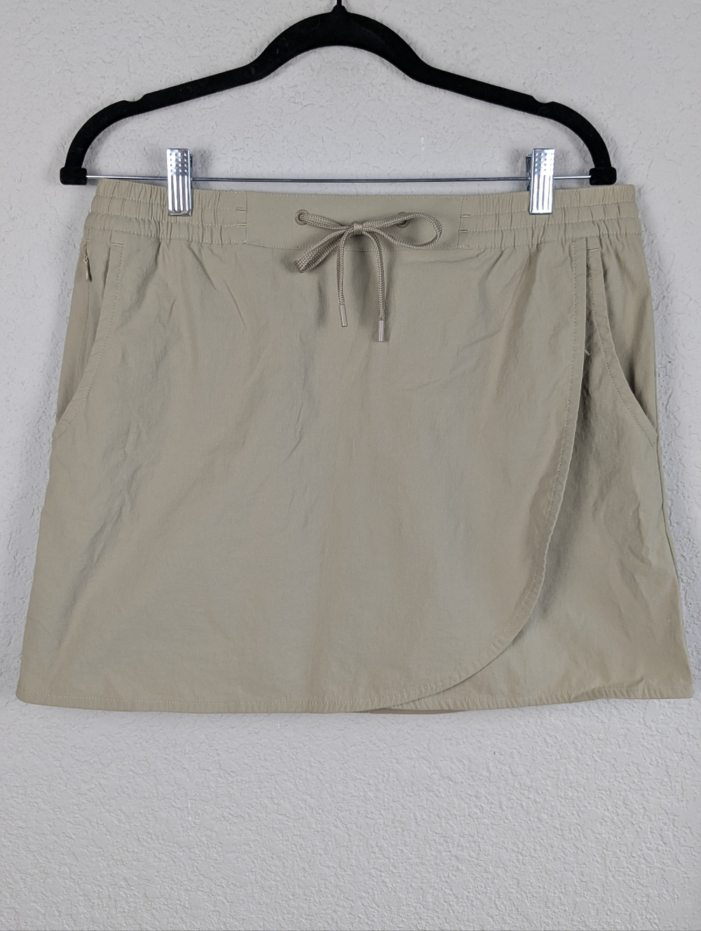 Eddie Bauer Active Skort M Tan Hidden Shorts Pockets Elastic Waist Excellent